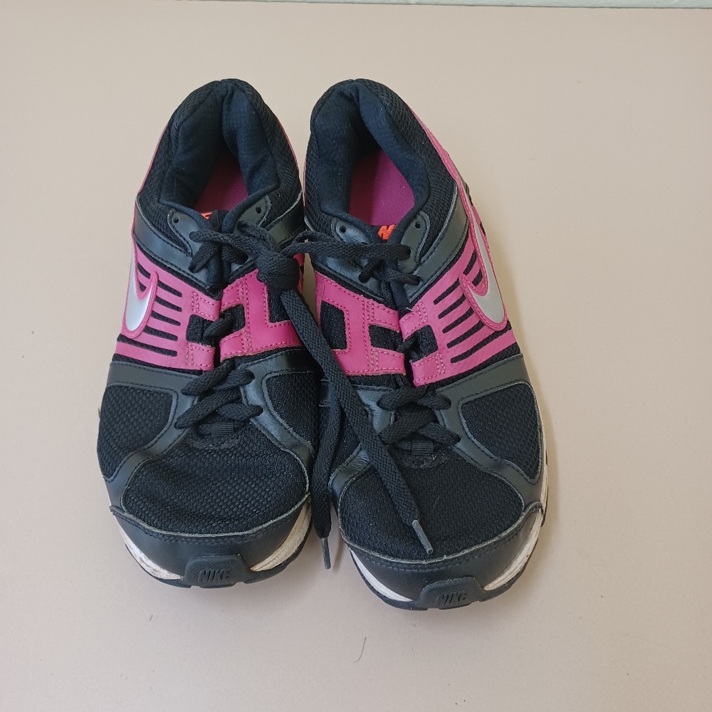 Women's Nike running shoes pink and black size 9.5